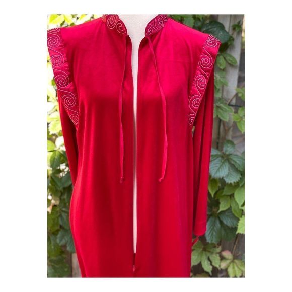 Vintage Charisma Red Velvet Robe 1/2 Zip Long Sleeve Sz M Futureistic - Picture 2 of 16